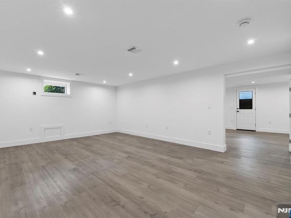 1107 Fairview Lane, Fort Lee NJ 07024