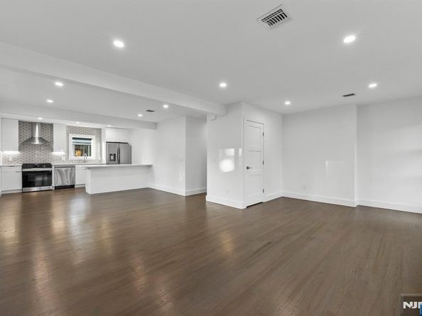 1107 Fairview Lane, Fort Lee NJ 07024