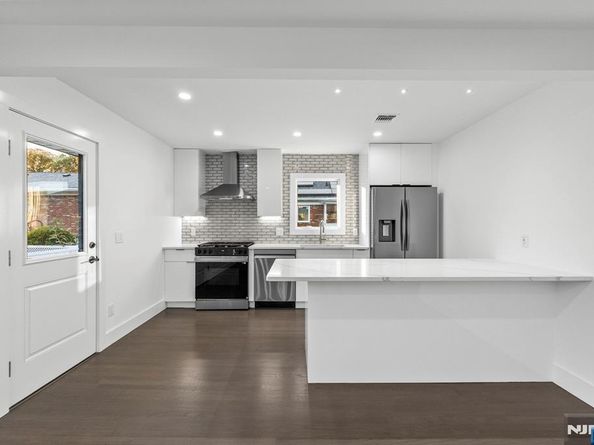 1107 Fairview Lane, Fort Lee NJ 07024