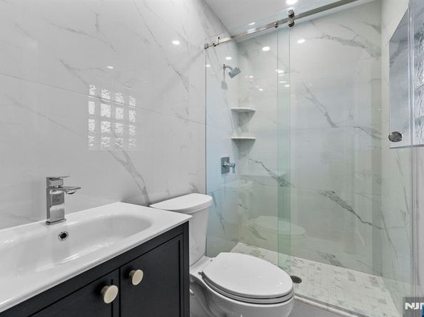 1107 Fairview Lane, Fort Lee NJ 07024