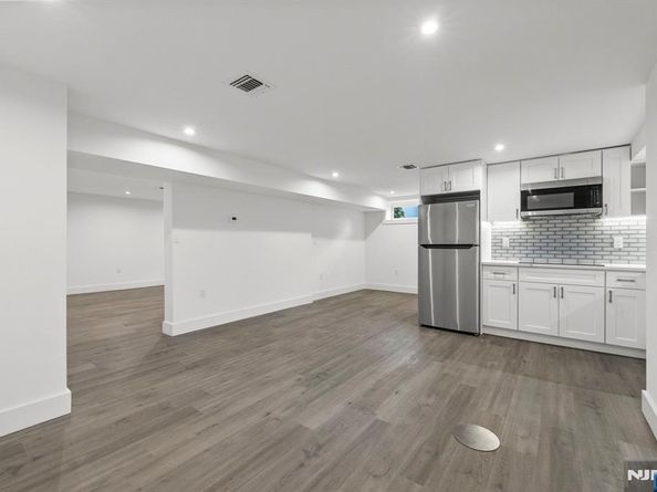 1107 Fairview Lane, Fort Lee NJ 07024