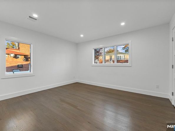 1107 Fairview Lane, Fort Lee NJ 07024