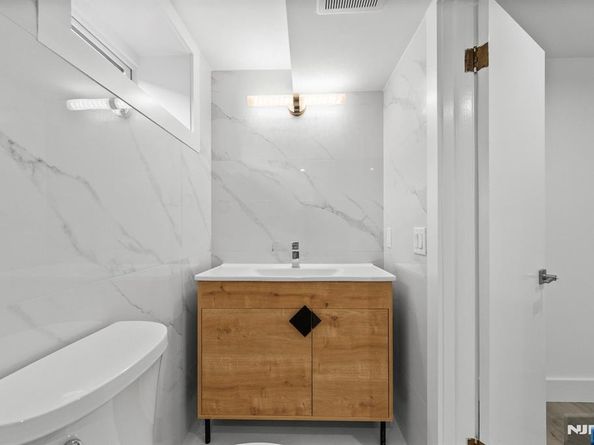 1107 Fairview Lane, Fort Lee NJ 07024