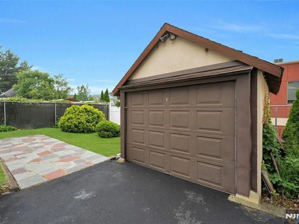 571 Monroe Place, Ridgefield NJ 07657