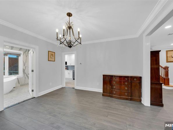 571 Monroe Place, Ridgefield NJ 07657