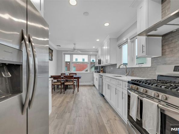 571 Monroe Place, Ridgefield NJ 07657