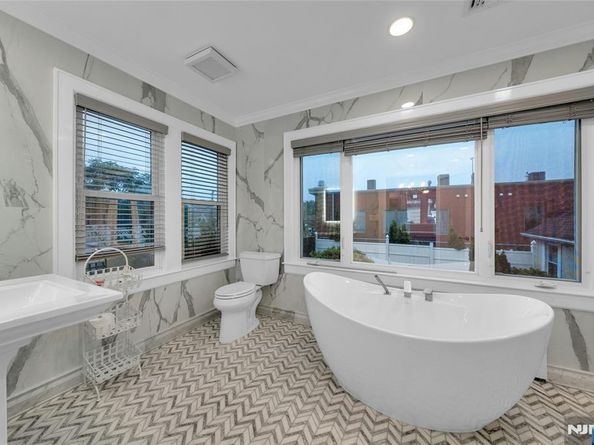 571 Monroe Place, Ridgefield NJ 07657