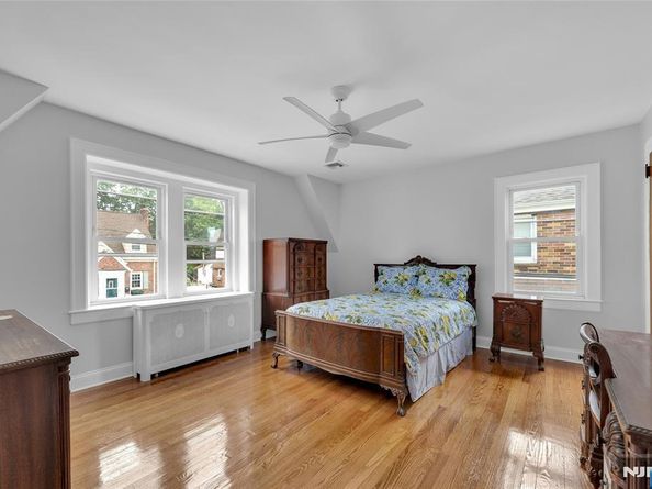 571 Monroe Place, Ridgefield NJ 07657
