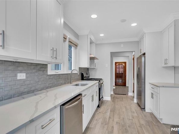 571 Monroe Place, Ridgefield NJ 07657