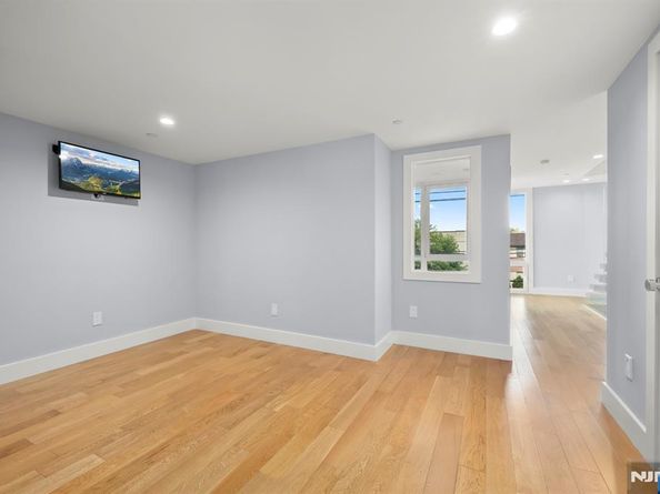 1076 River Road, Edgewater NJ 07020