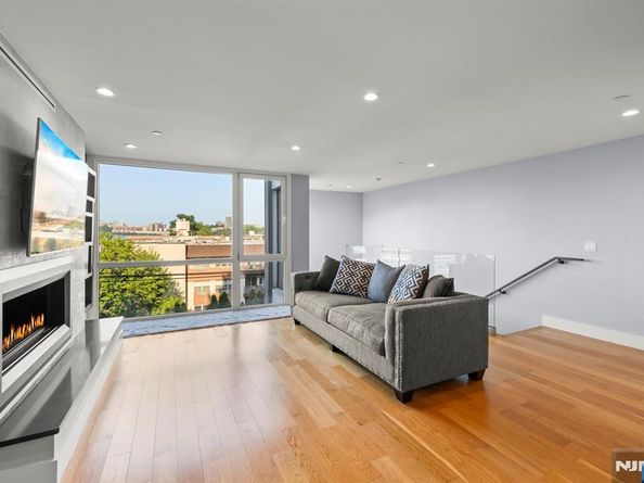 1076 River Road, Edgewater NJ 07020