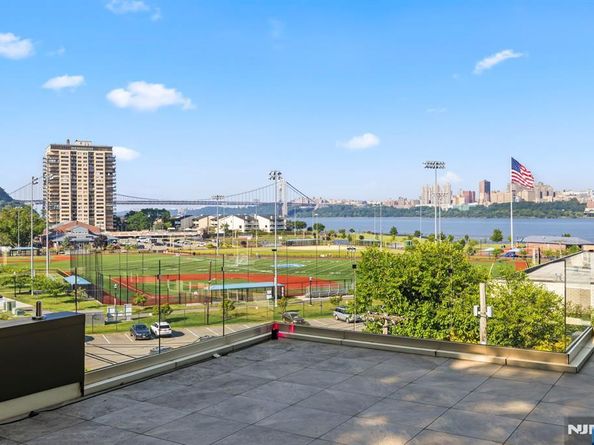 1076 River Road, Edgewater NJ 07020