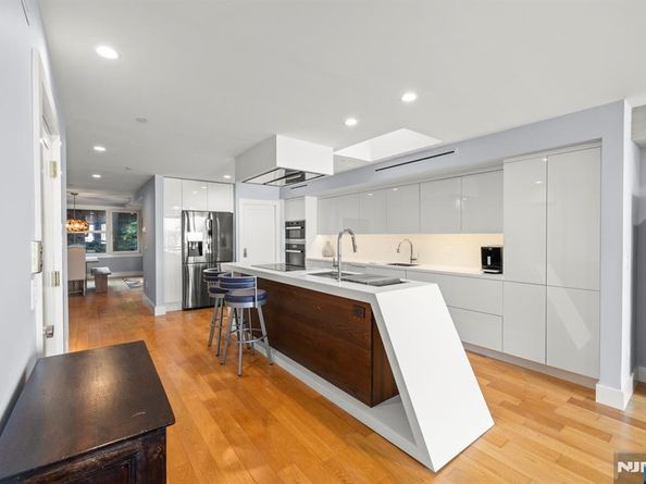 1076 River Road, Edgewater NJ 07020