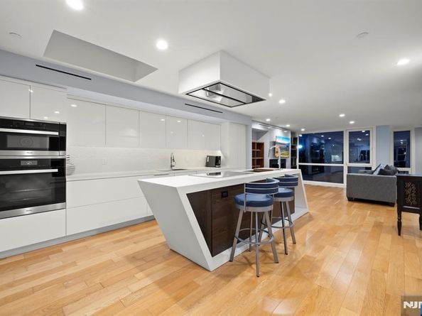 1076 River Road, Edgewater NJ 07020