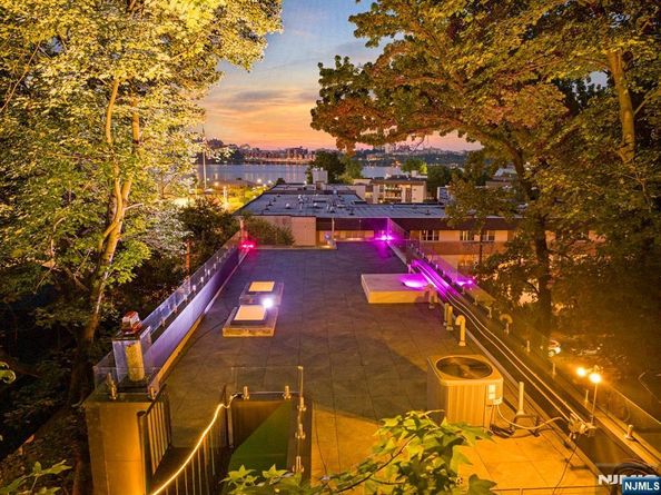 1076 River Road, Edgewater NJ 07020