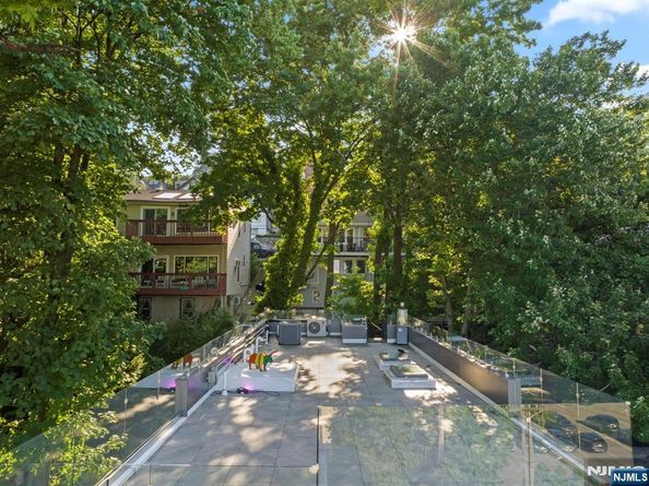 1076 River Road, Edgewater NJ 07020