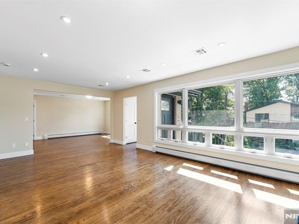 1087 Kingsland Lane, Fort Lee NJ 07024