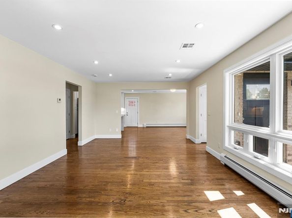 1087 Kingsland Lane, Fort Lee NJ 07024