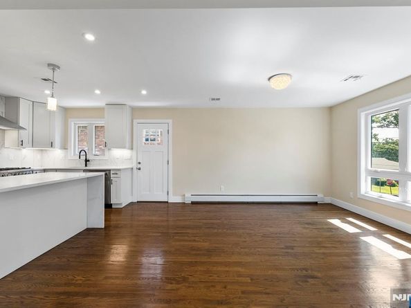 1087 Kingsland Lane, Fort Lee NJ 07024