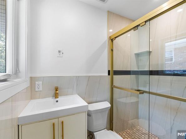 1087 Kingsland Lane, Fort Lee NJ 07024