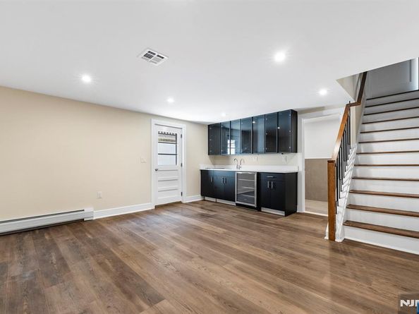 1087 Kingsland Lane, Fort Lee NJ 07024