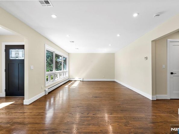 1087 Kingsland Lane, Fort Lee NJ 07024