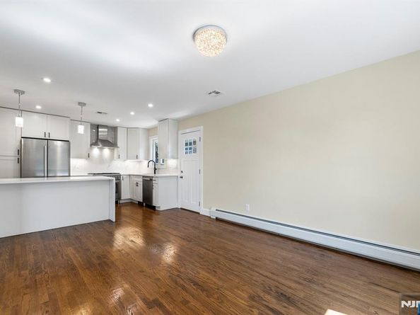1087 Kingsland Lane, Fort Lee NJ 07024