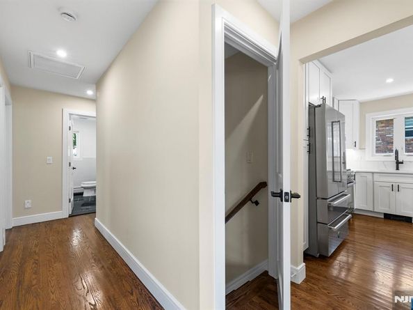 1087 Kingsland Lane, Fort Lee NJ 07024