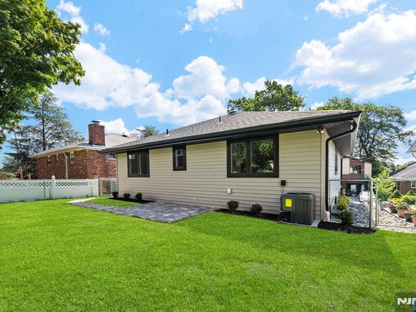 1087 Kingsland Lane, Fort Lee NJ 07024