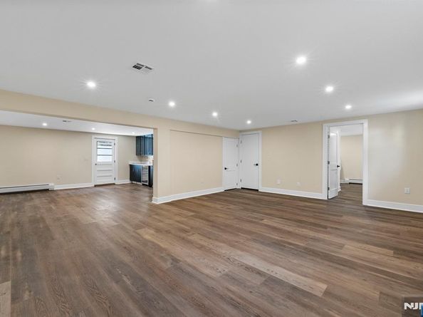 1087 Kingsland Lane, Fort Lee NJ 07024