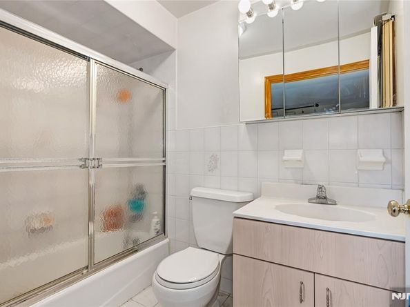 664 Day Avenue, Ridgefield NJ 07657