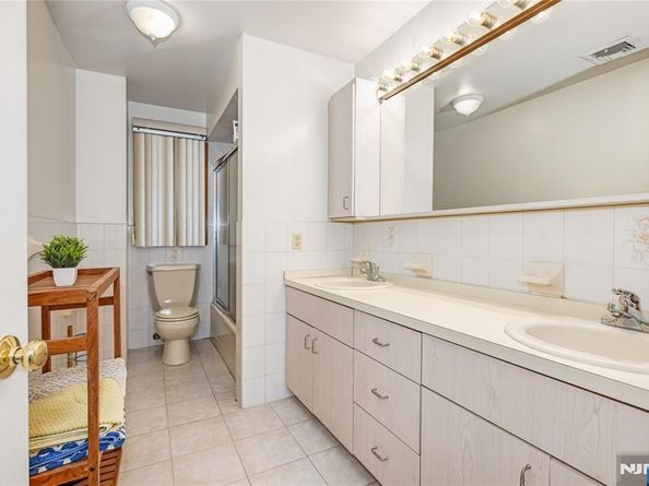 664 Day Avenue, Ridgefield NJ 07657