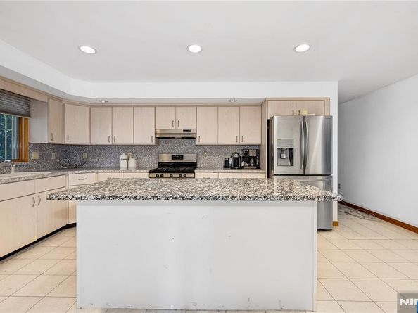 664 Day Avenue, Ridgefield NJ 07657