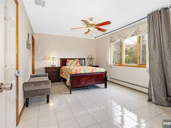 664 Day Avenue, Ridgefield NJ 07657