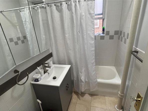 45-20 43 Street 2C, Woodside NY 11104
