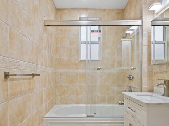 25-25 Newtown Avenue 4D, Astoria NY 11102