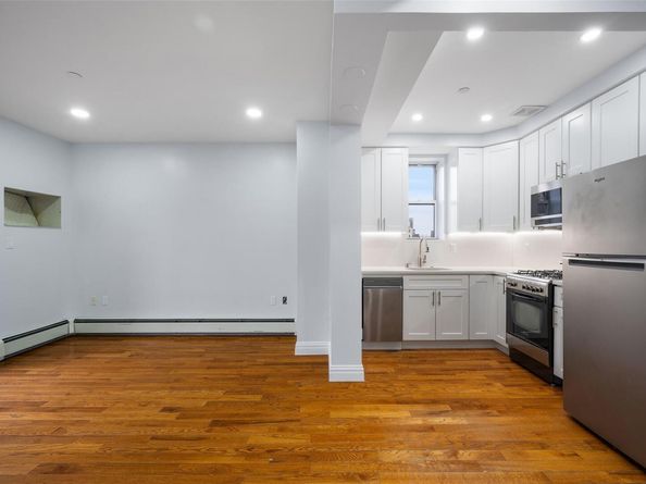 25-25 Newtown Avenue 4D, Astoria NY 11102
