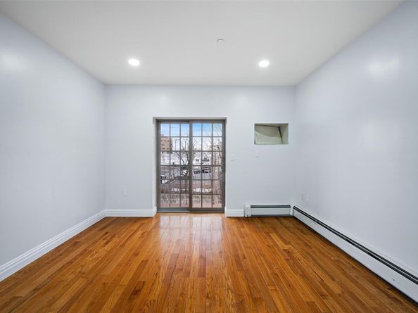 25-25 Newtown Avenue 4D, Astoria NY 11102