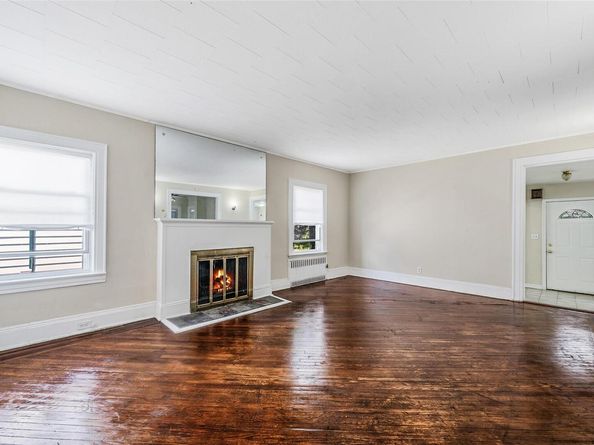 10 Leach Street, Lynbrook NY 11563