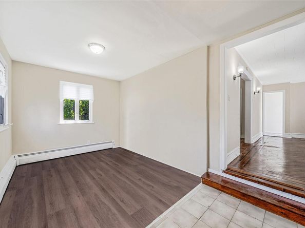 10 Leach Street, Lynbrook NY 11563
