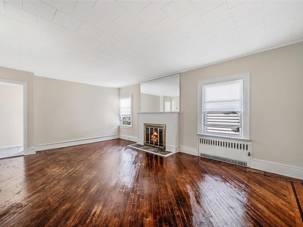 10 Leach Street, Lynbrook NY 11563
