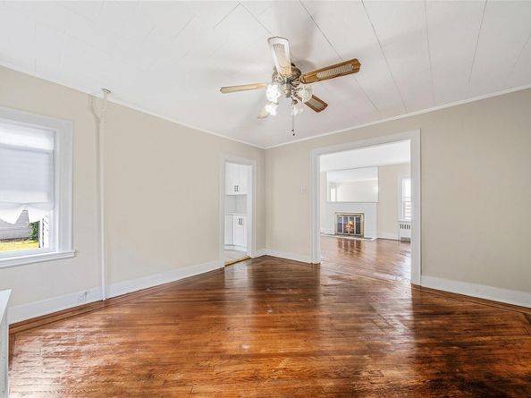 10 Leach Street, Lynbrook NY 11563