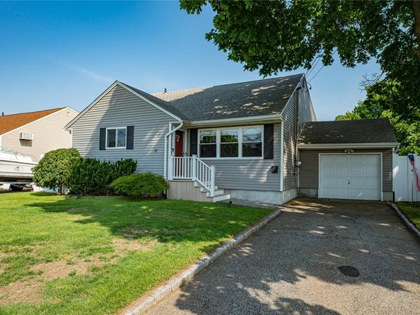 17 Abbott Street, West Babylon NY 11704