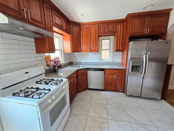 7610 174th Street, Fresh Meadows NY 11366