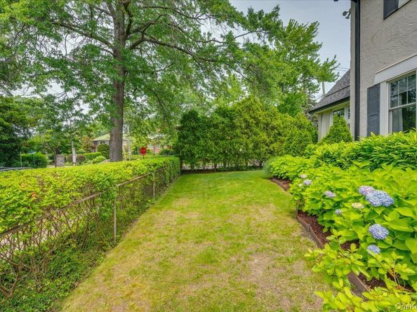 400 Manor Ridge Road, Pelham NY 10803