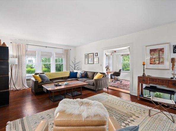 400 Manor Ridge Road, Pelham NY 10803