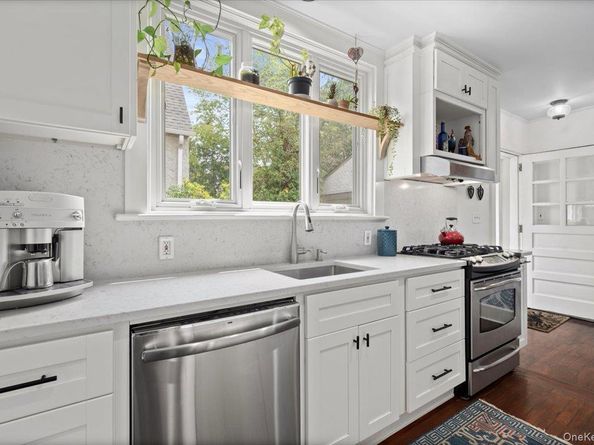 400 Manor Ridge Road, Pelham NY 10803