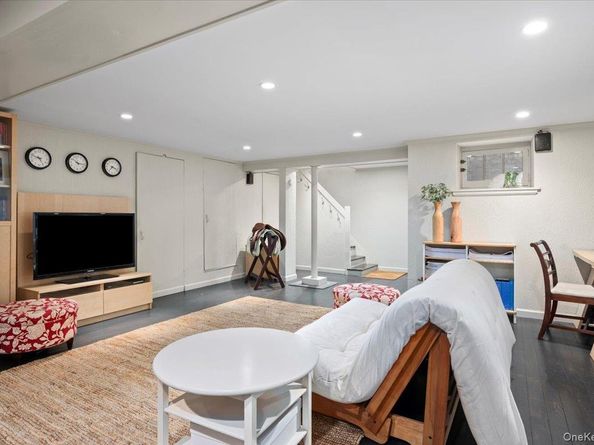 400 Manor Ridge Road, Pelham NY 10803