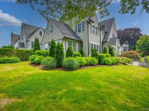 400 Manor Ridge Road, Pelham NY 10803