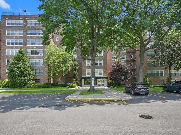 211-40 18th Avenue 4A, Bayside NY 11360